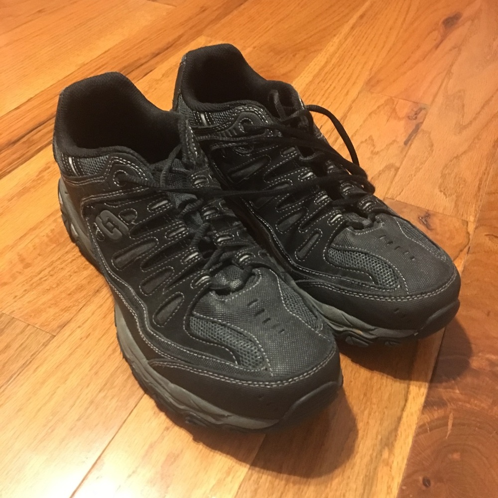 Black men’s sketchers sneakers!